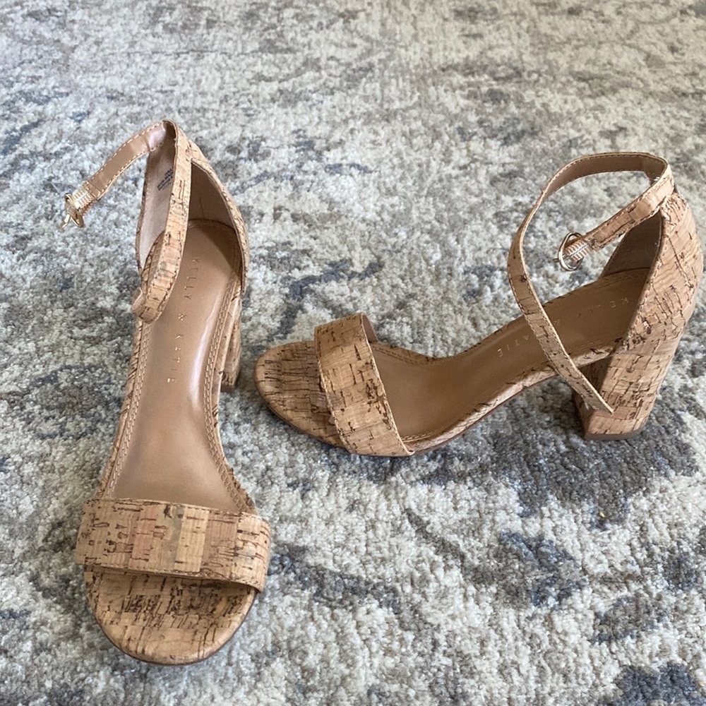 Cork 2.5 inch heels! Size 6